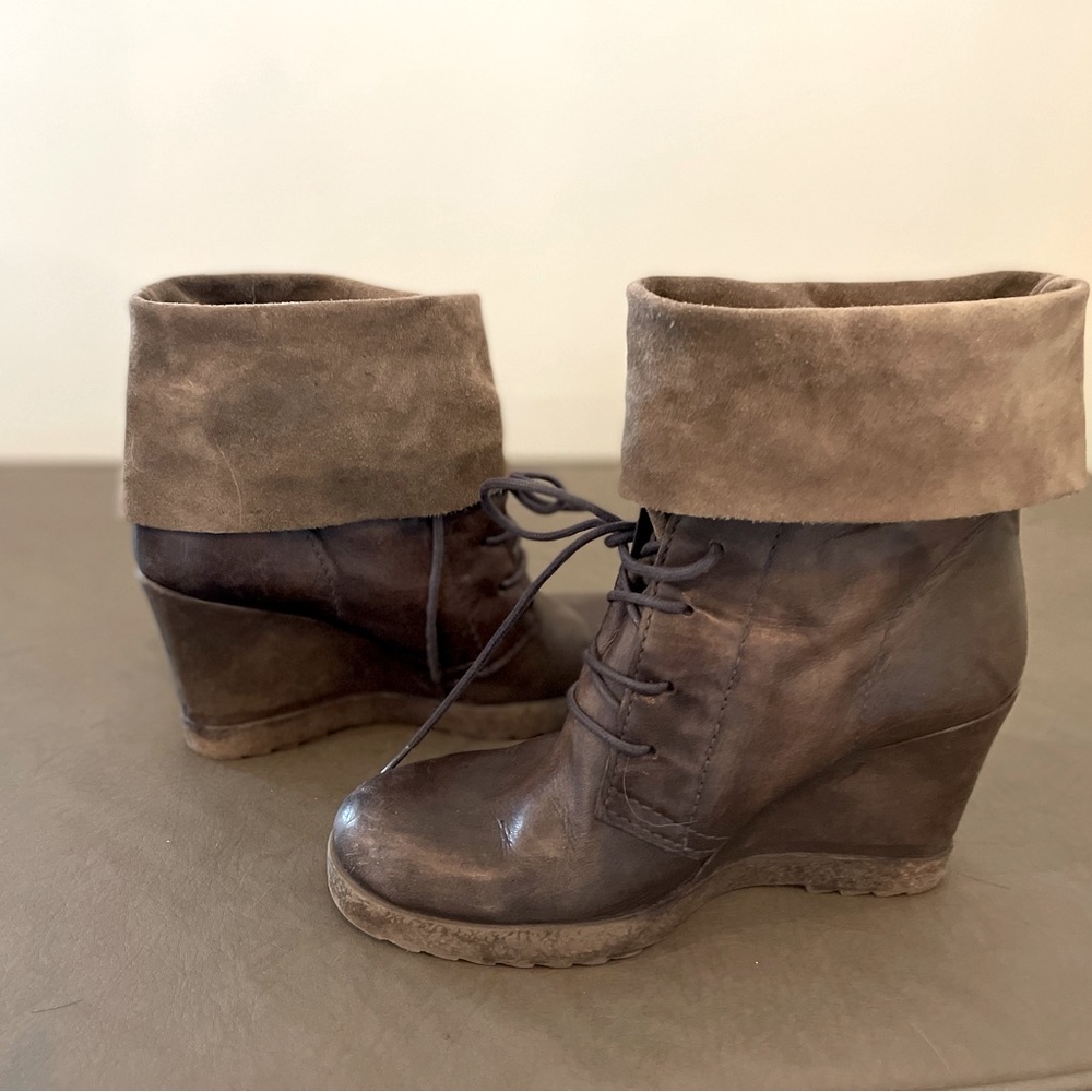 Leather & suede wedge boot